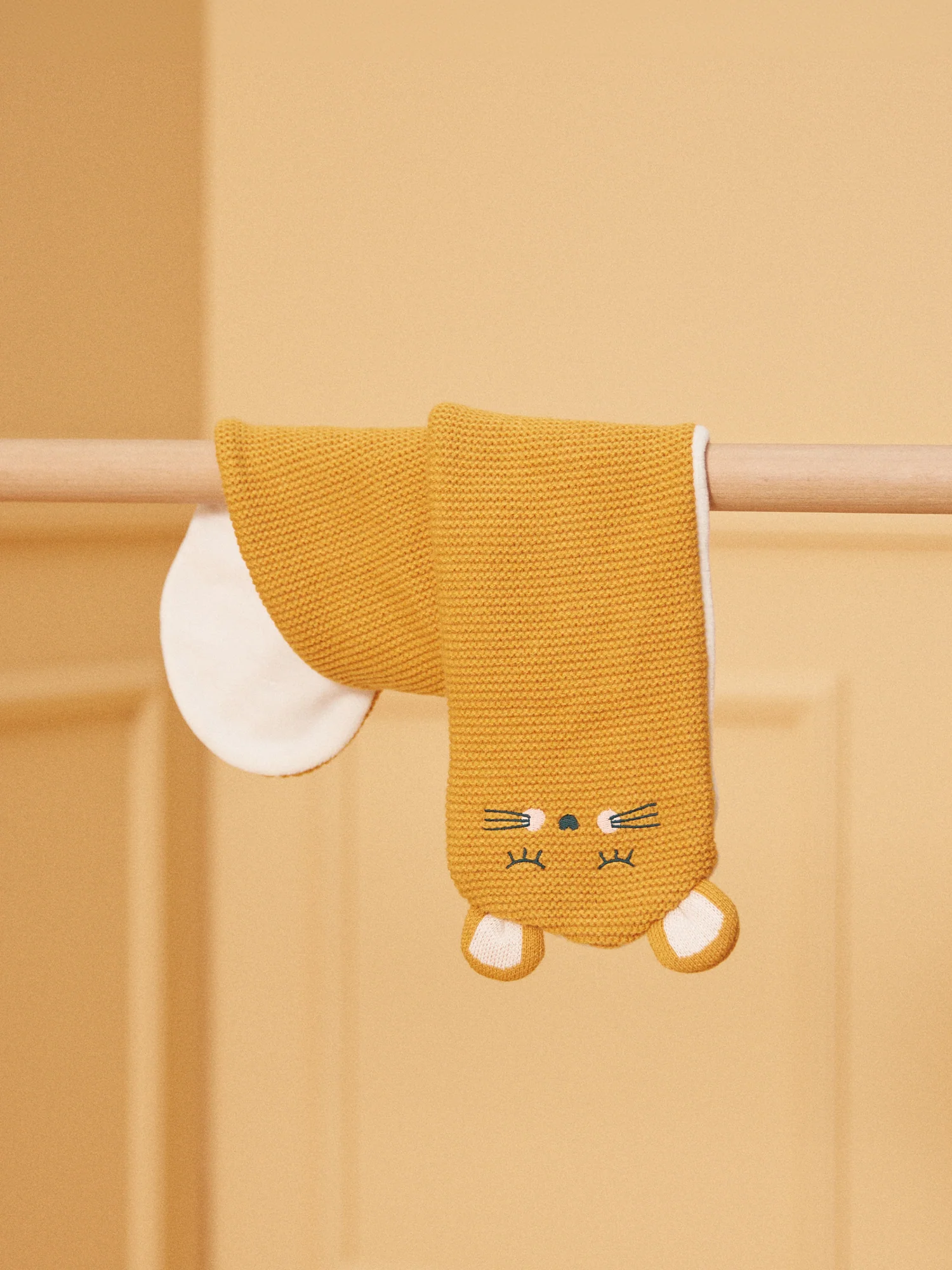 Echarpe visage brodé – Image 2