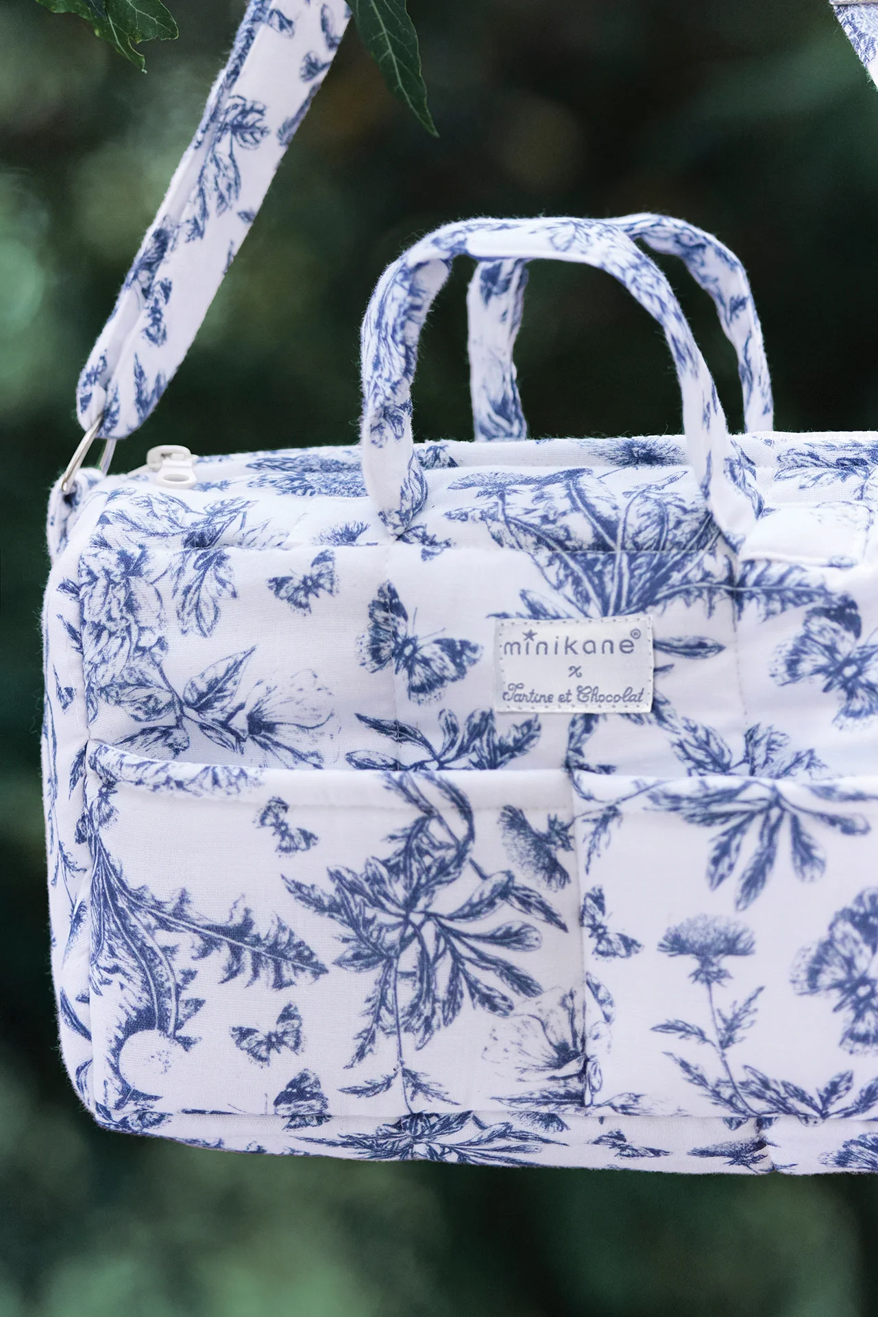 Sac à langer Poupon - Minikane x Tartine et Chocolat Toile de Jouy bleu – Image 2