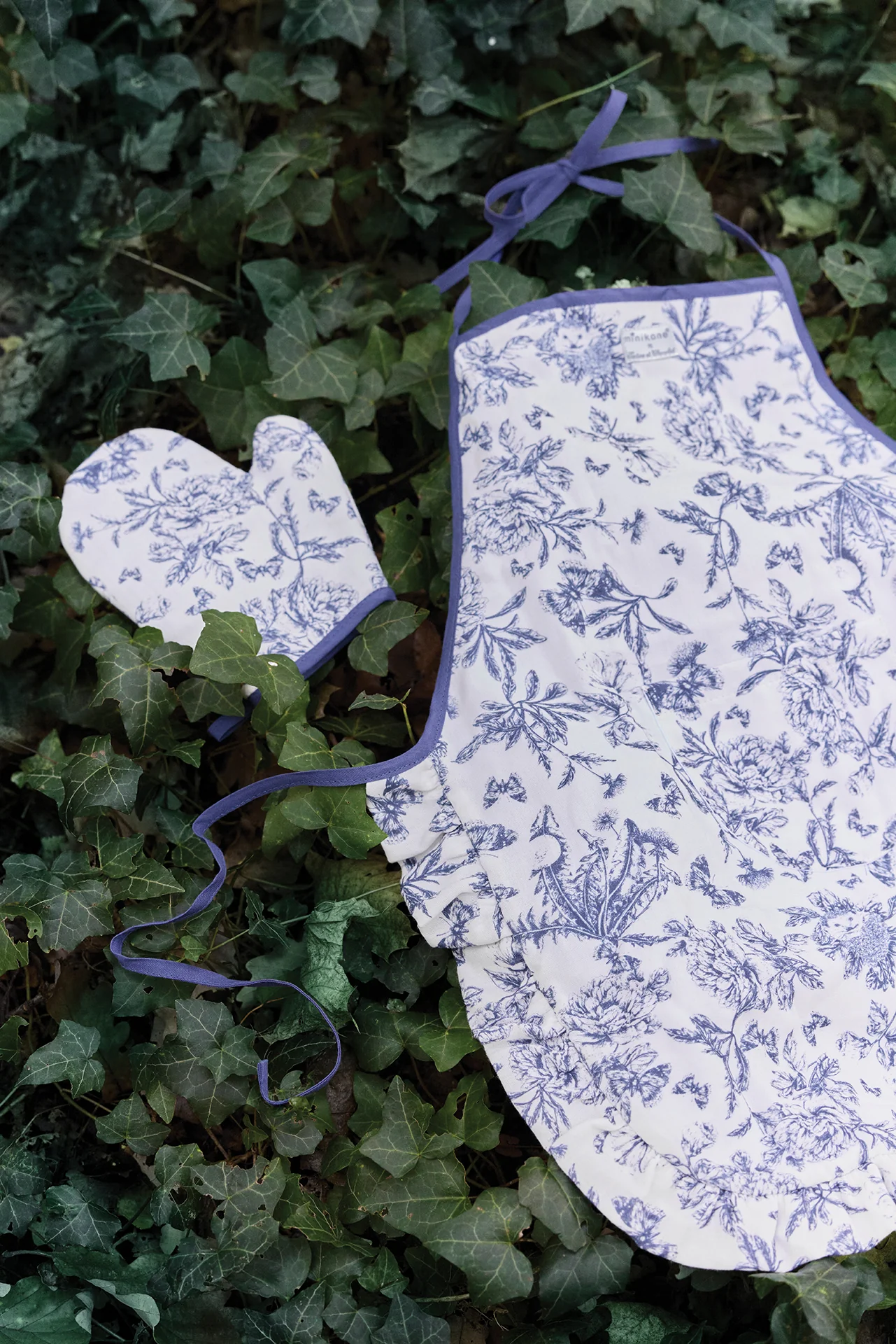 Kit Tablier et Manique - Minikane x Tartine et Chocolat imprimé Toile de Jouy Bleu