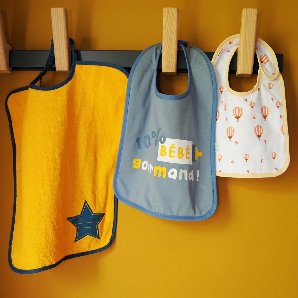 3 bavoirs bébé 6 mois Bébé gourmand - Bavoir à scratch 25x36 cm – Image 3