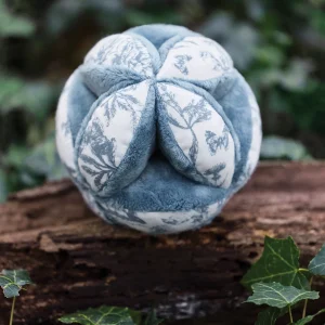 Balle sensorielle - Imprimé inspiration Toile de Jouy bleu