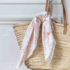 Foulard - Rose imprimé inspiration Toile de Jouy