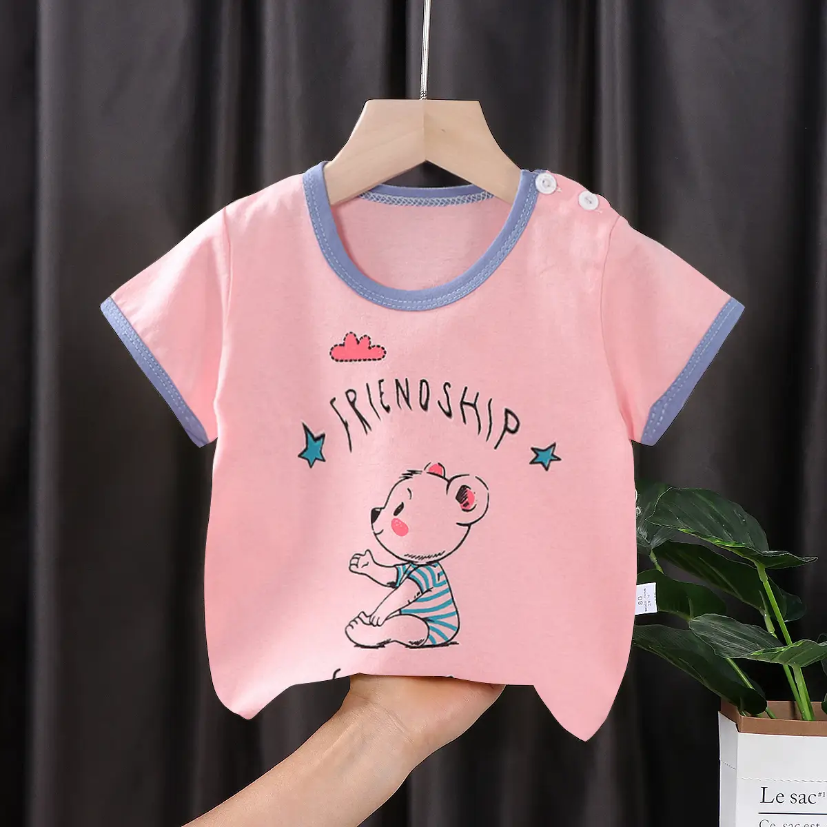 T-shirt bébé 100 % coton – Doux, coloré et prêt à câliner ! | Bambinerie Dakar – Image 3