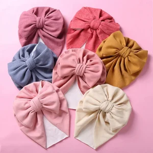Turban Bébé avec Nœud – Élégance et Douceur pour les Premières Sorties